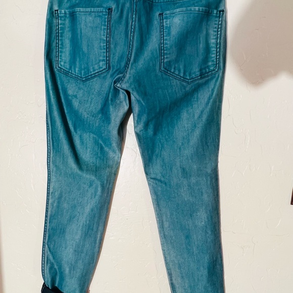 BCBGeneration - Picture 3 of 8